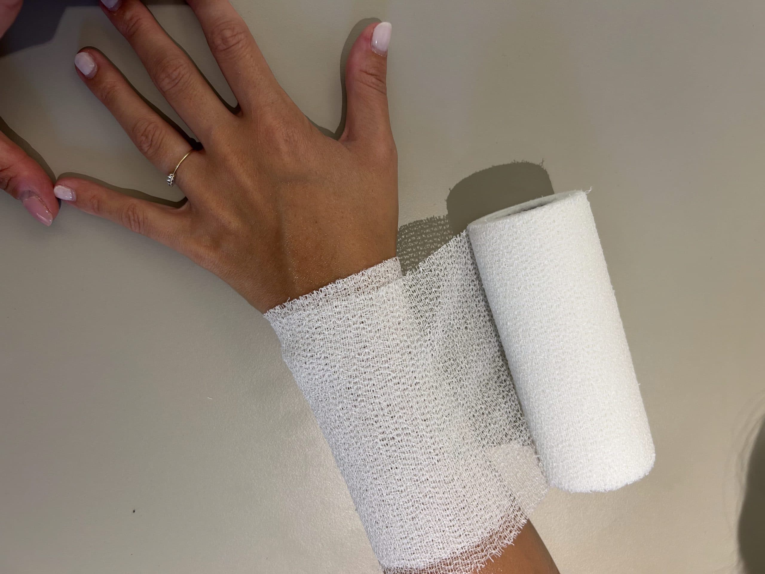 Cohesive elastic bandage